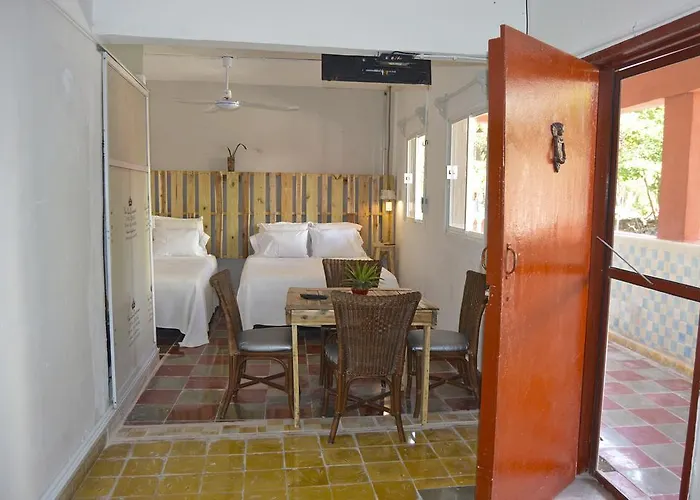 Casona Roja 2*